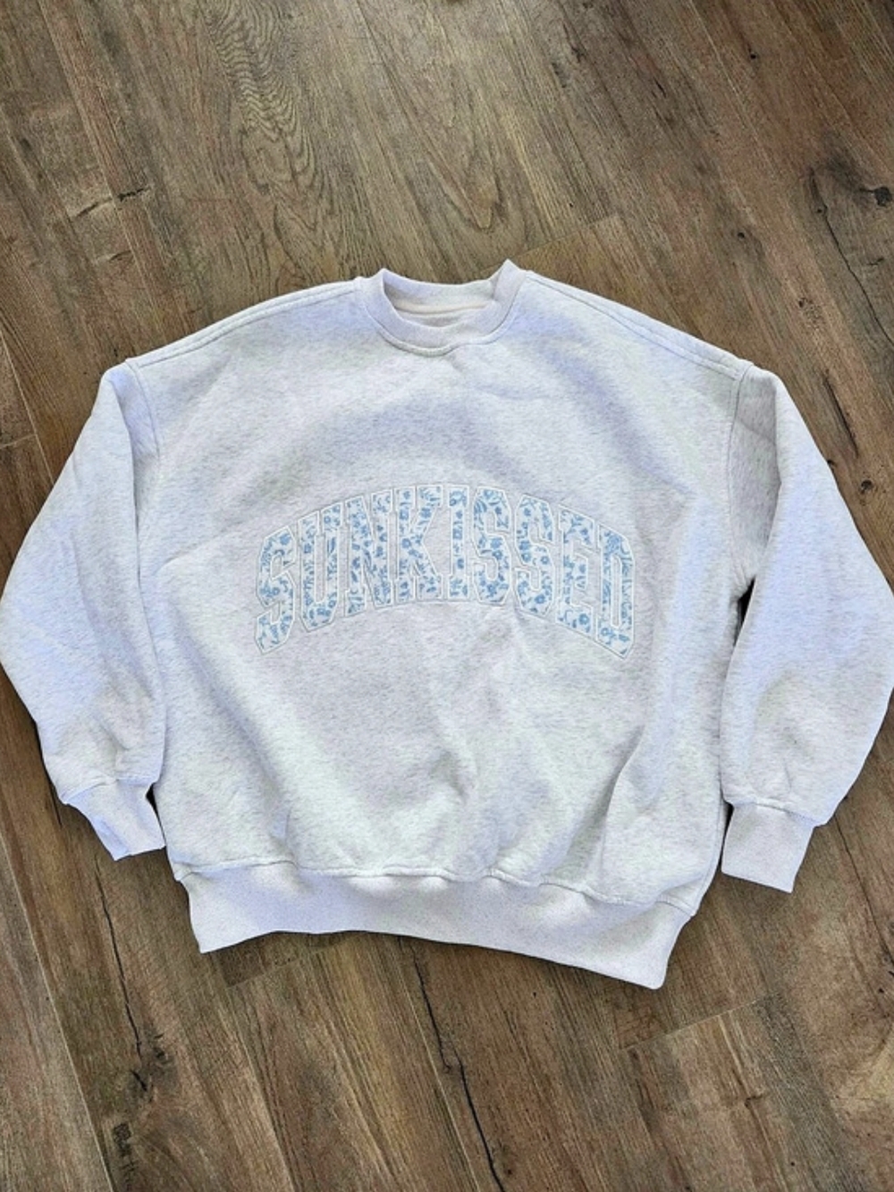 Sunkissed Coconut White Ditsy Blue Floral Sweatshirt XS